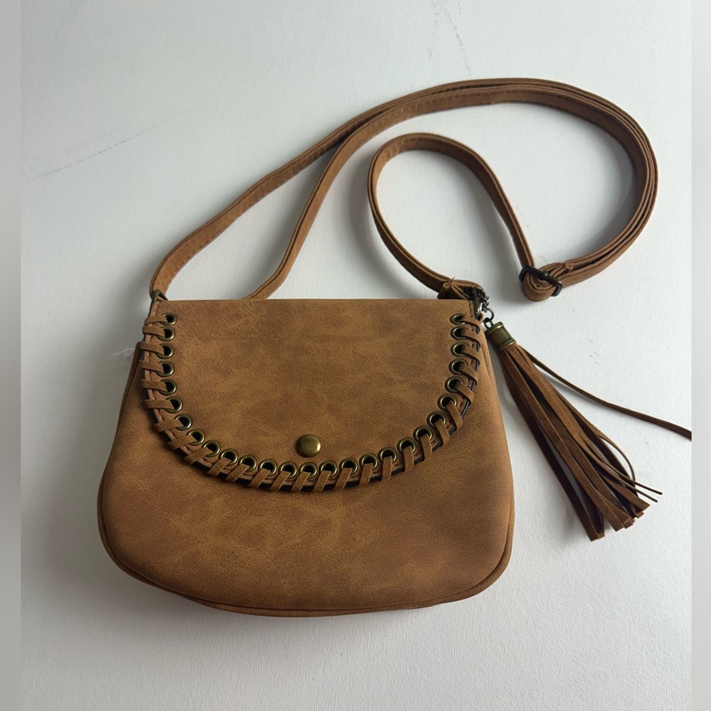 Kiss me contour Crossbody small purse with‎ adjustable strap, camel color,(New)